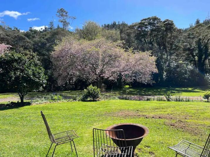 Coromandel Secluded Log Cabin Retreat Hikuai Eksteriør billede