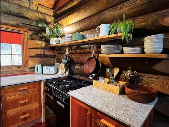 Coromandel Secluded Log Cabin Retreat Hikuai Eksteriør billede